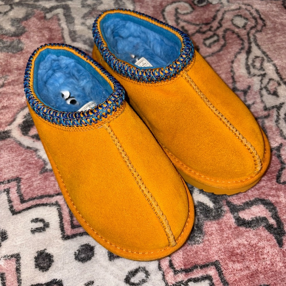 UGG Kids x Sesame Street Tasman II "Cookie Monster” Slippers, brown suede, Sz 1